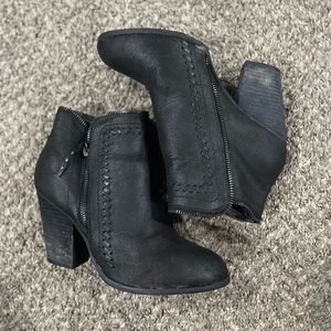 Daisy Fuentes Booties